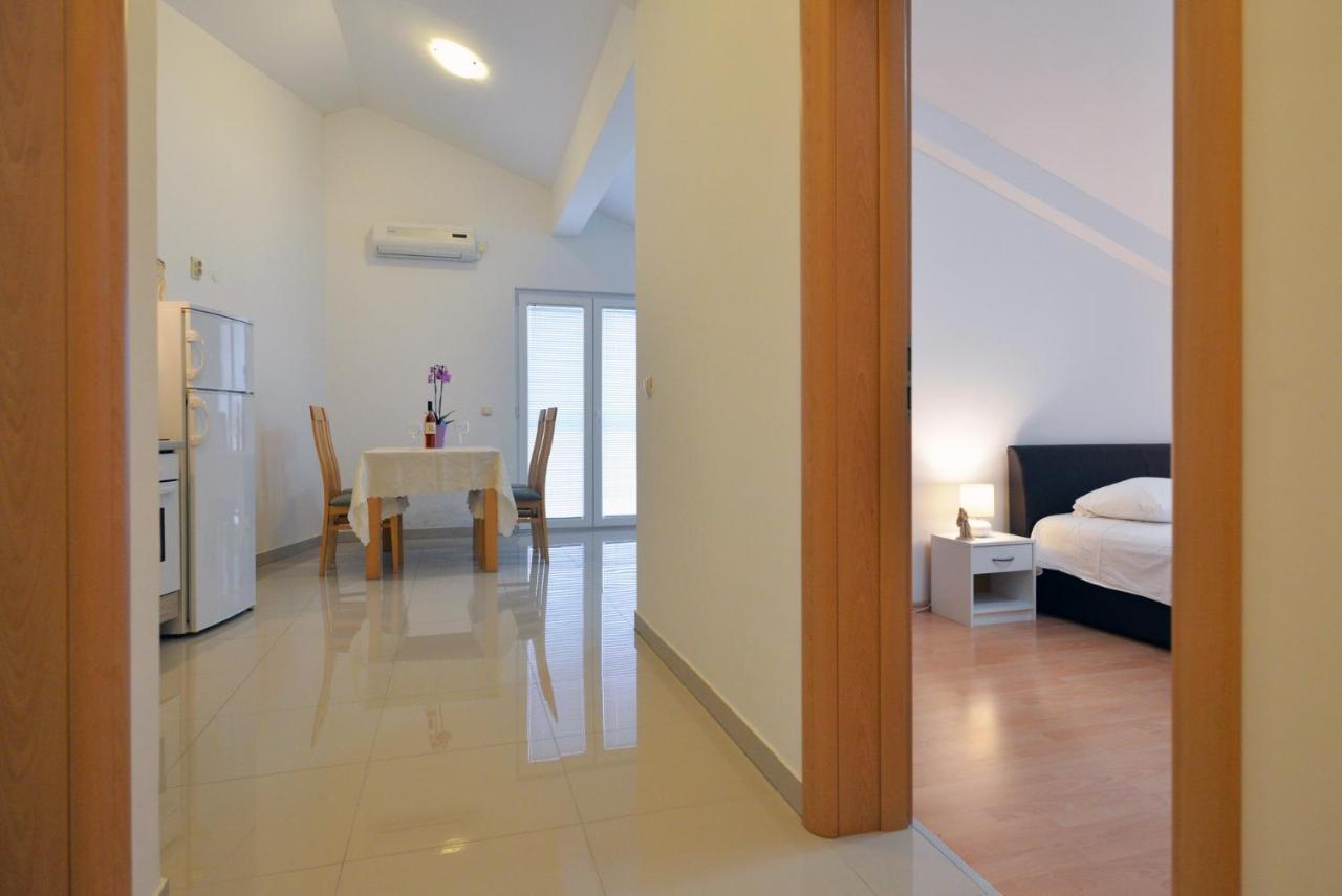Apartmani Vedrana, Murter Ngoại thất bức ảnh