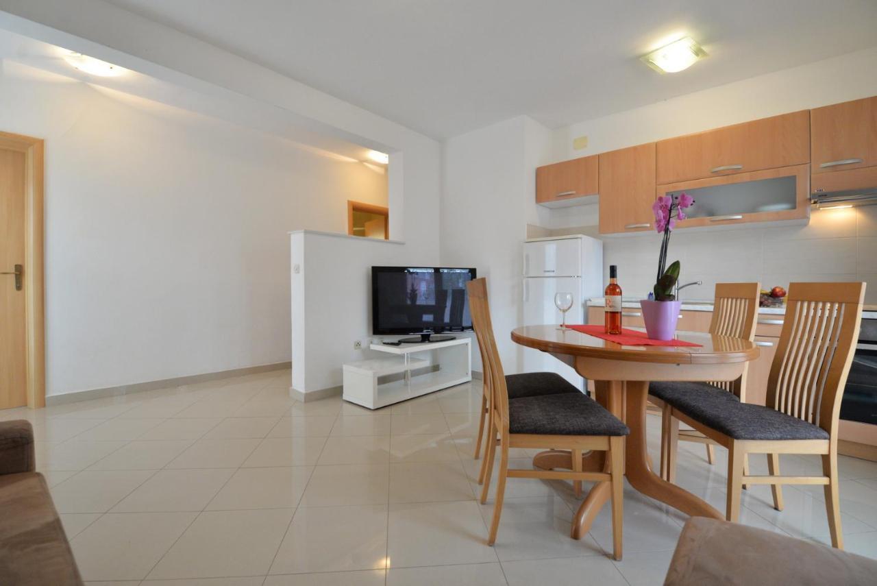 Apartmani Vedrana, Murter Ngoại thất bức ảnh