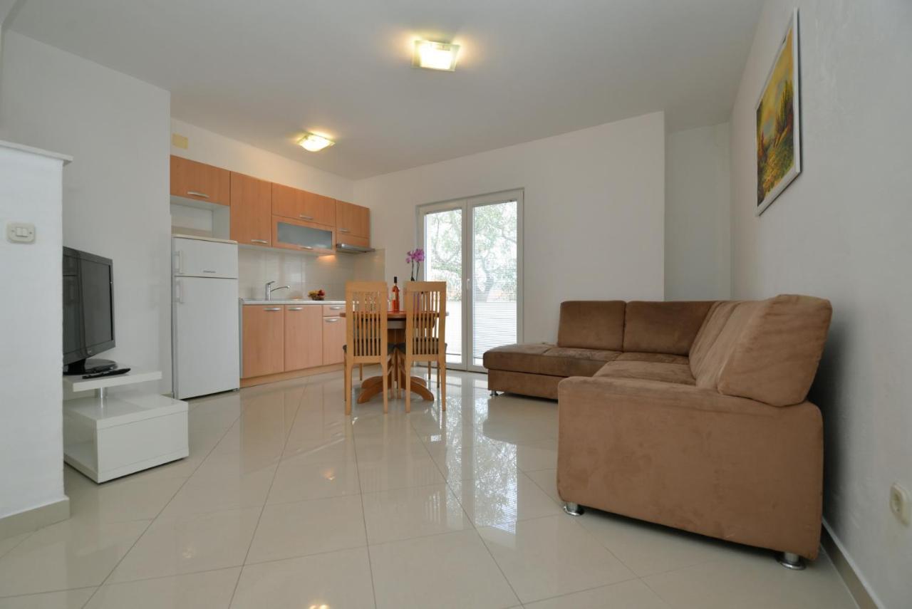 Apartmani Vedrana, Murter Ngoại thất bức ảnh