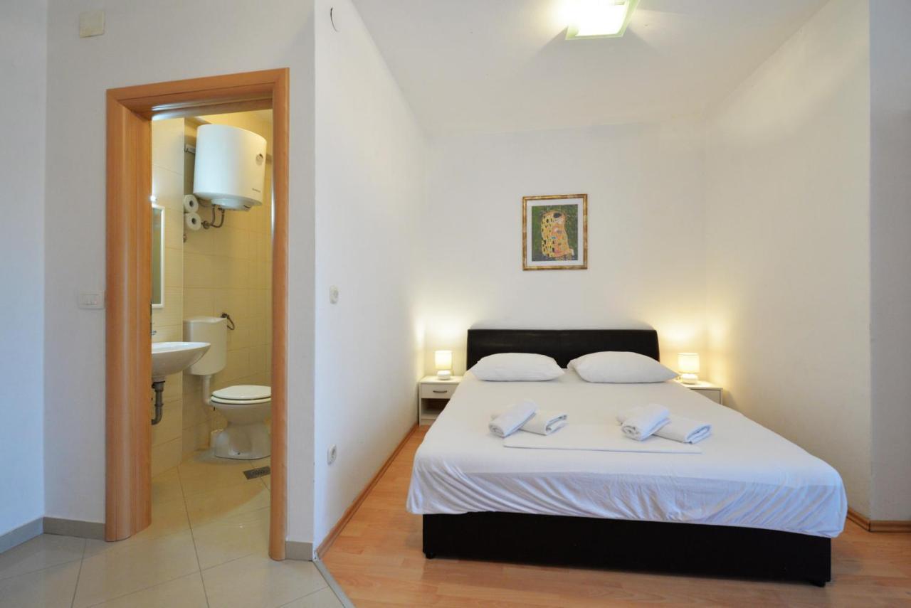 Apartmani Vedrana, Murter Ngoại thất bức ảnh
