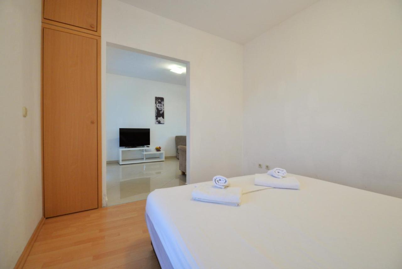 Apartmani Vedrana, Murter Ngoại thất bức ảnh