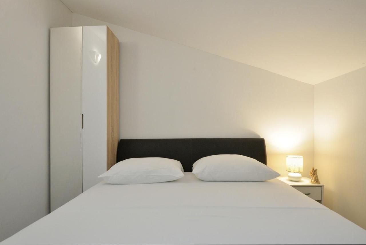 Apartmani Vedrana, Murter Ngoại thất bức ảnh