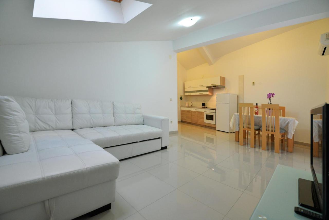 Apartmani Vedrana, Murter Ngoại thất bức ảnh