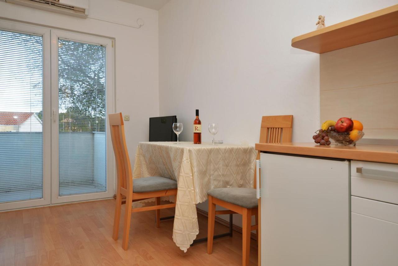 Apartmani Vedrana, Murter Ngoại thất bức ảnh