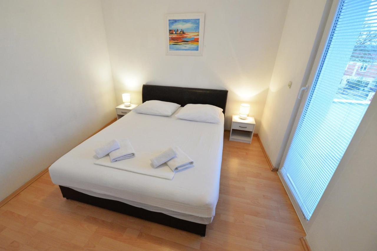 Apartmani Vedrana, Murter Ngoại thất bức ảnh