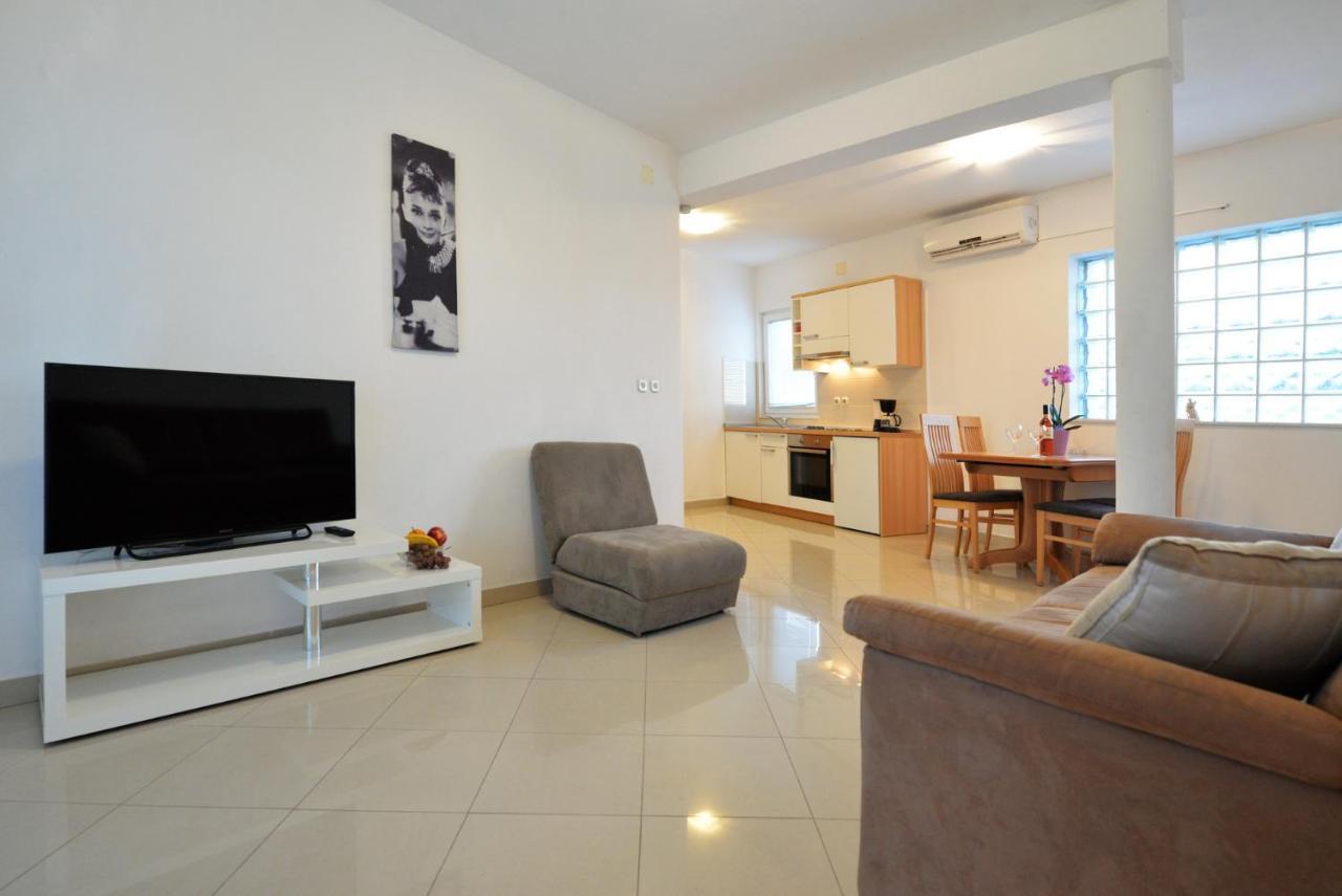 Apartmani Vedrana, Murter Ngoại thất bức ảnh