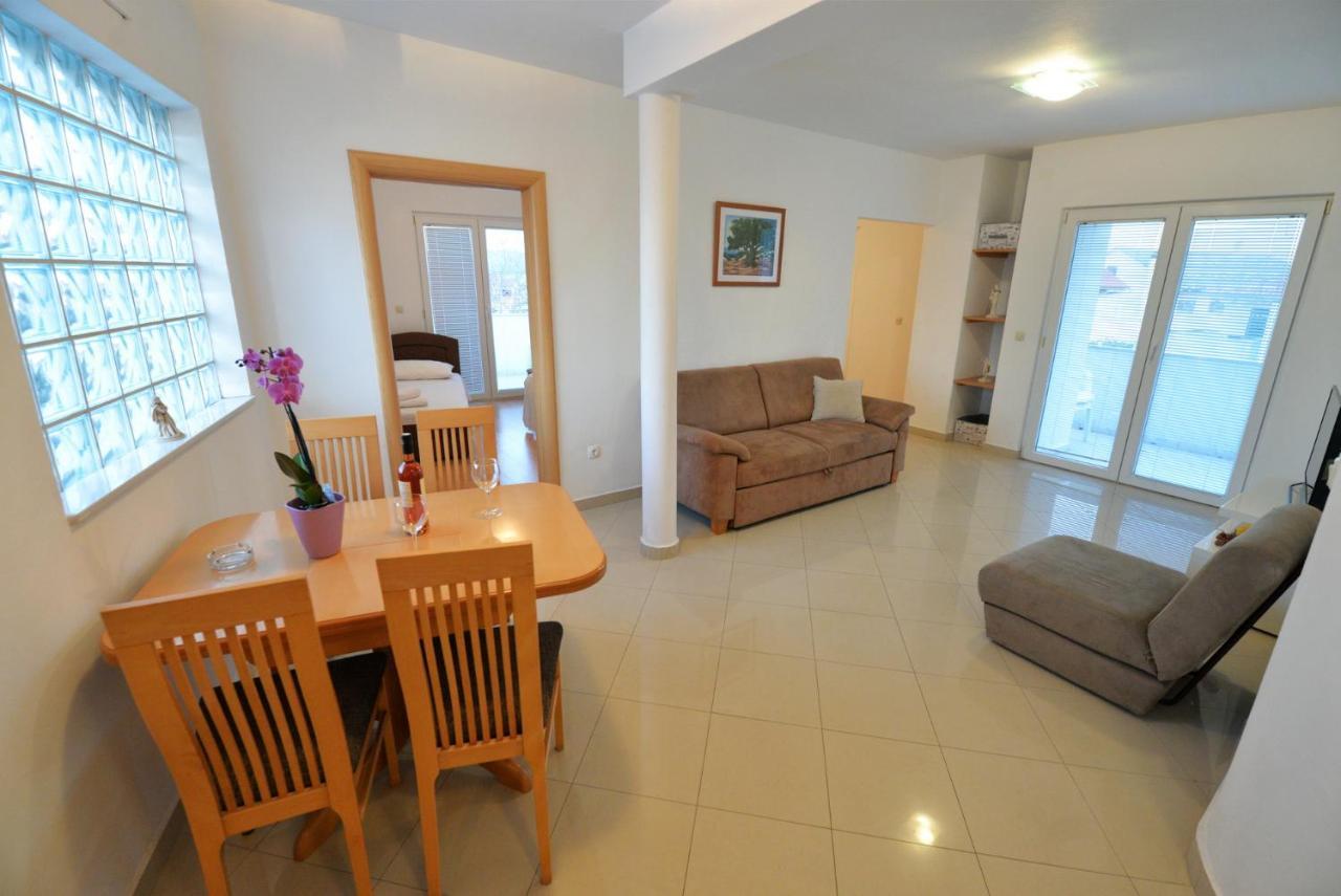 Apartmani Vedrana, Murter Ngoại thất bức ảnh