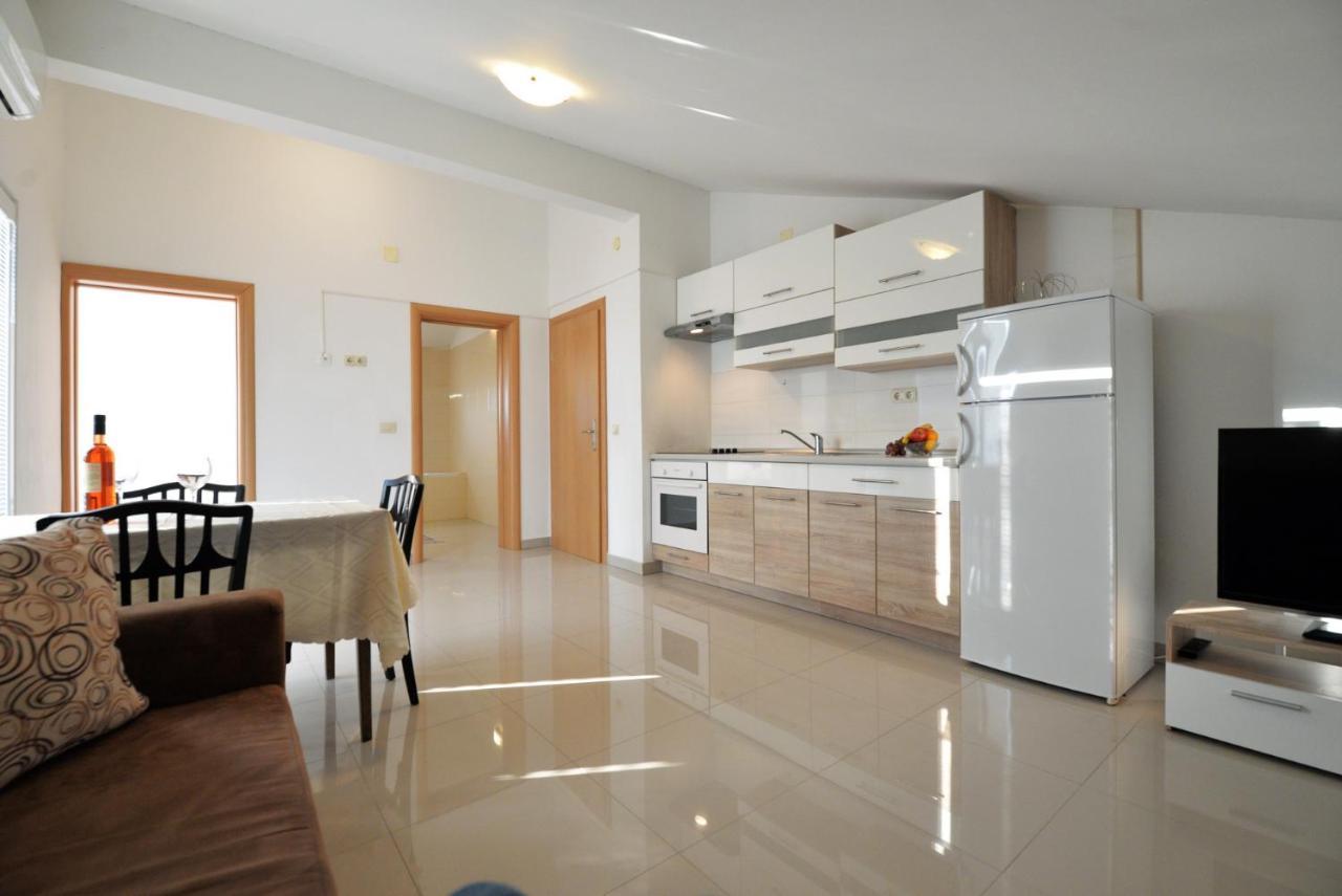 Apartmani Vedrana, Murter Ngoại thất bức ảnh