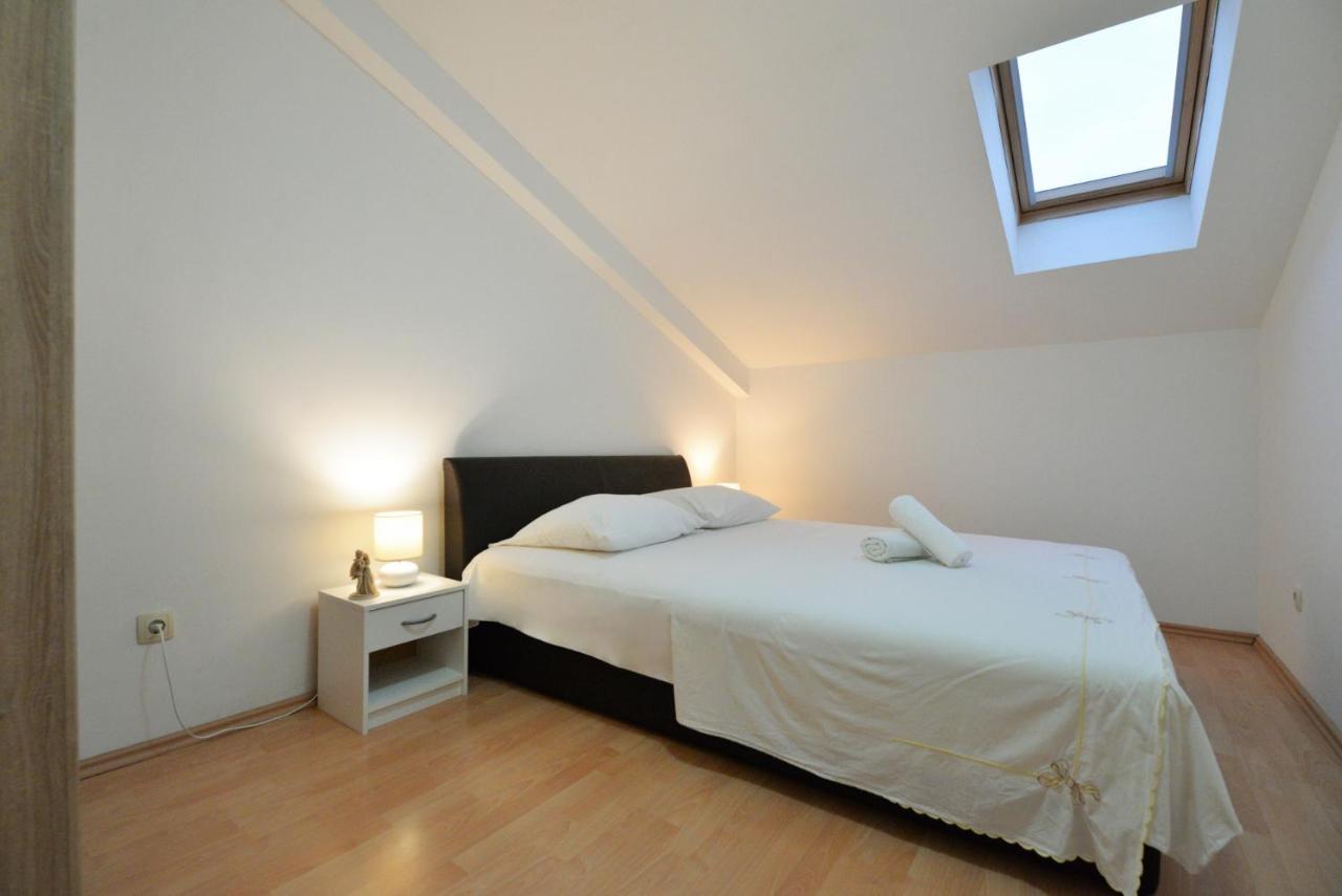 Apartmani Vedrana, Murter Ngoại thất bức ảnh