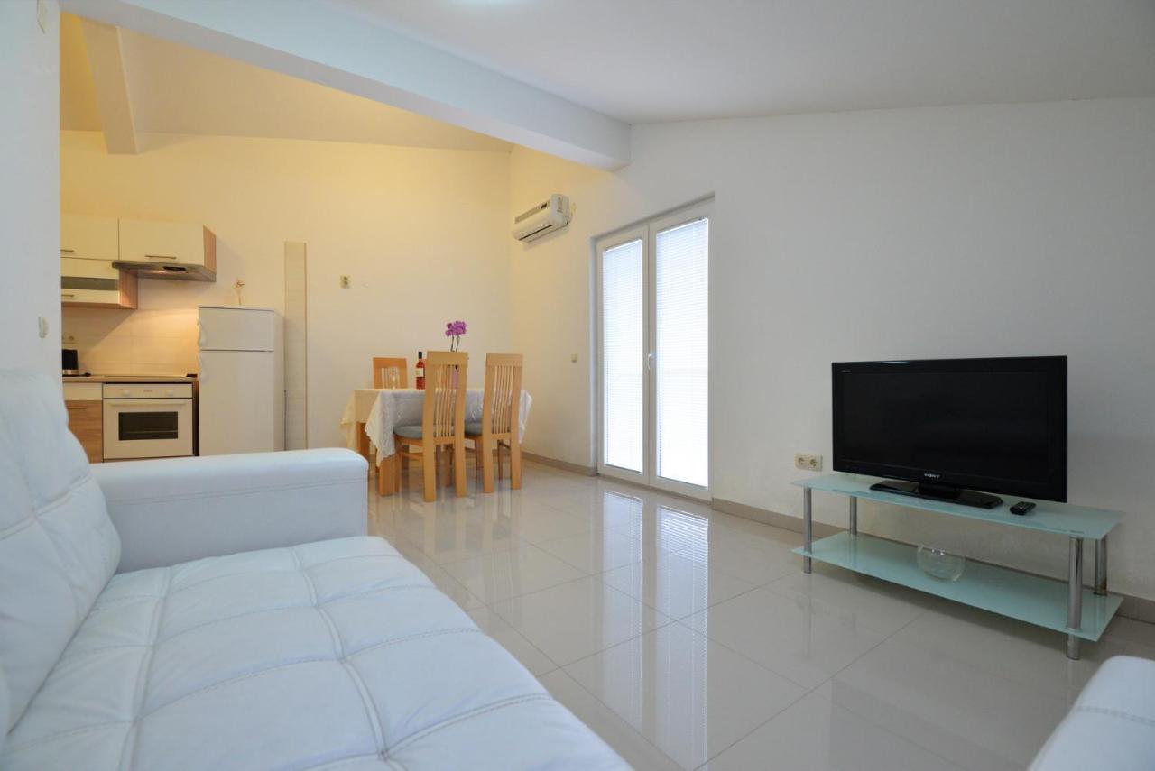 Apartmani Vedrana, Murter Ngoại thất bức ảnh