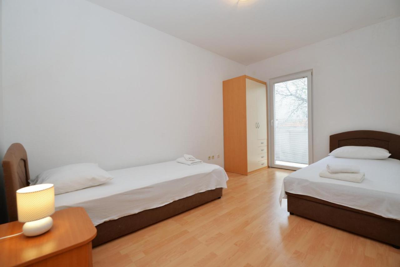 Apartmani Vedrana, Murter Ngoại thất bức ảnh