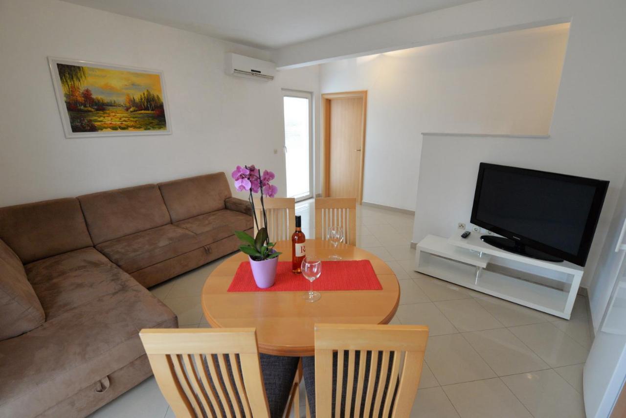 Apartmani Vedrana, Murter Ngoại thất bức ảnh