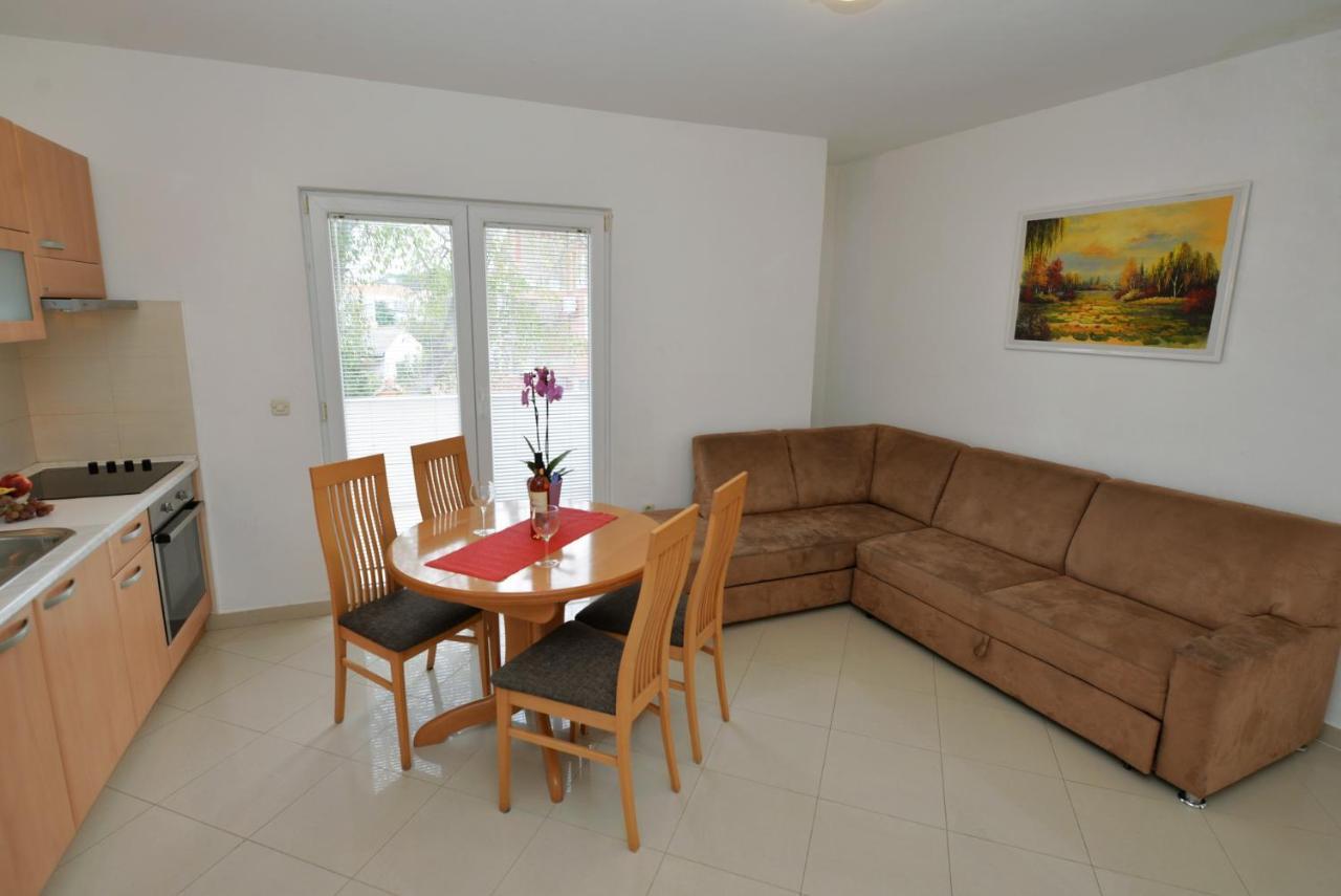 Apartmani Vedrana, Murter Ngoại thất bức ảnh