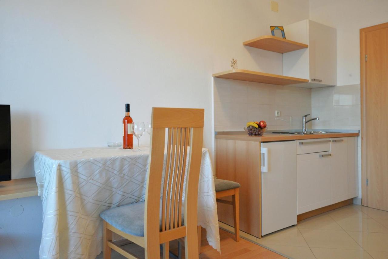 Apartmani Vedrana, Murter Ngoại thất bức ảnh