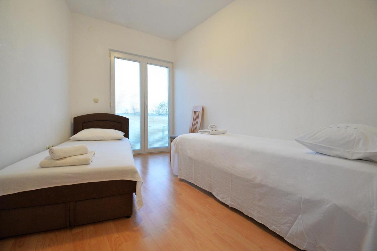 Apartmani Vedrana, Murter Ngoại thất bức ảnh