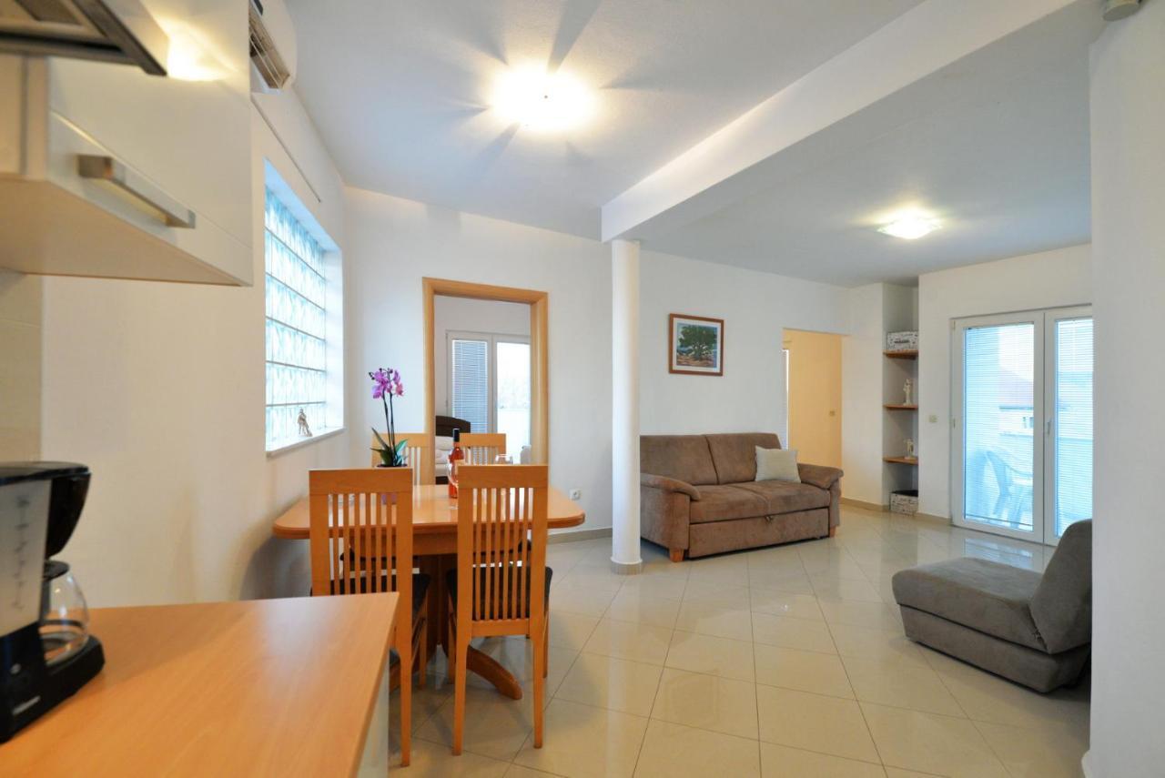 Apartmani Vedrana, Murter Ngoại thất bức ảnh