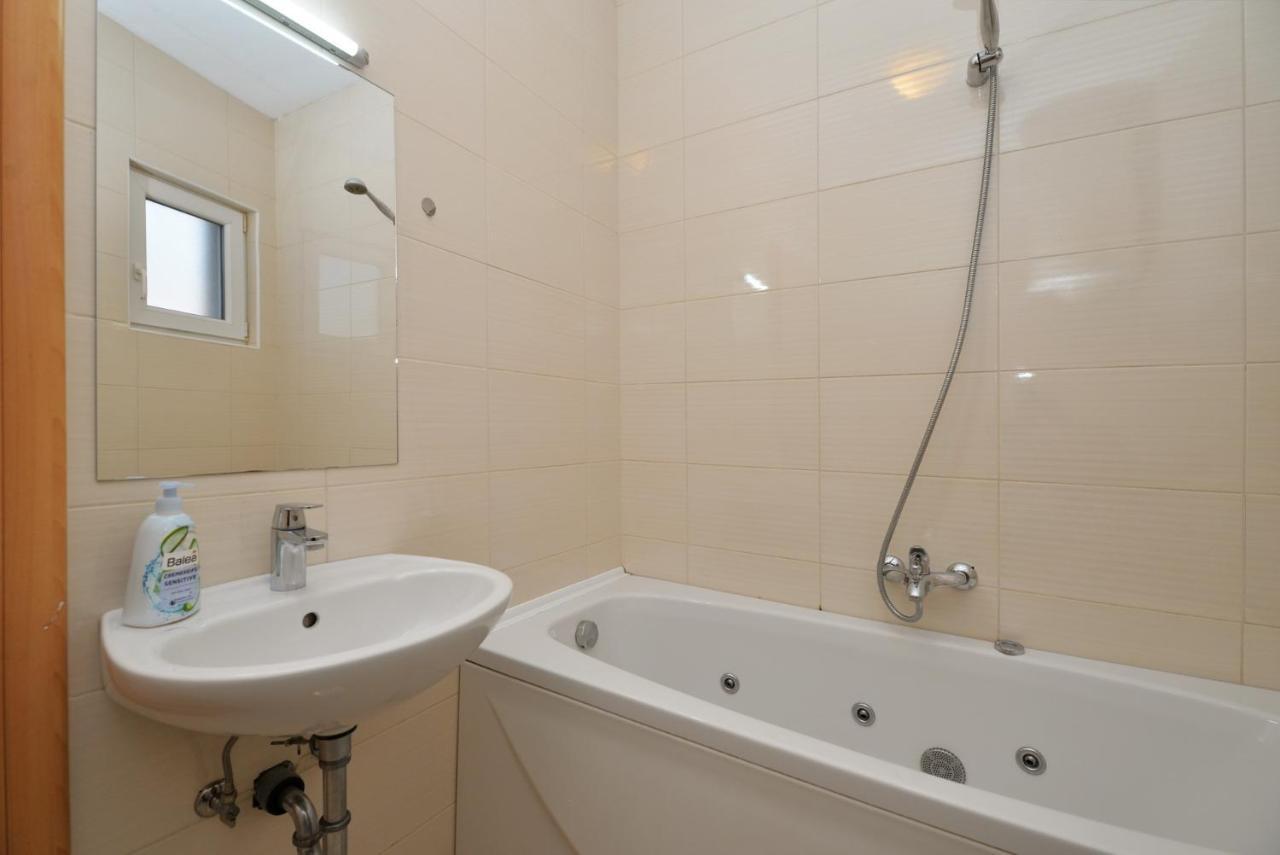 Apartmani Vedrana, Murter Ngoại thất bức ảnh