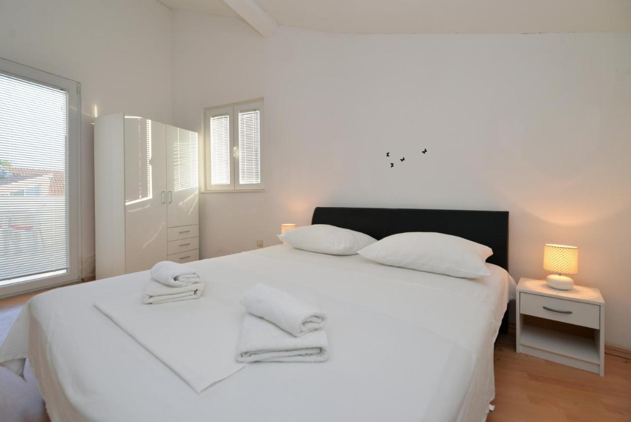 Apartmani Vedrana, Murter Ngoại thất bức ảnh