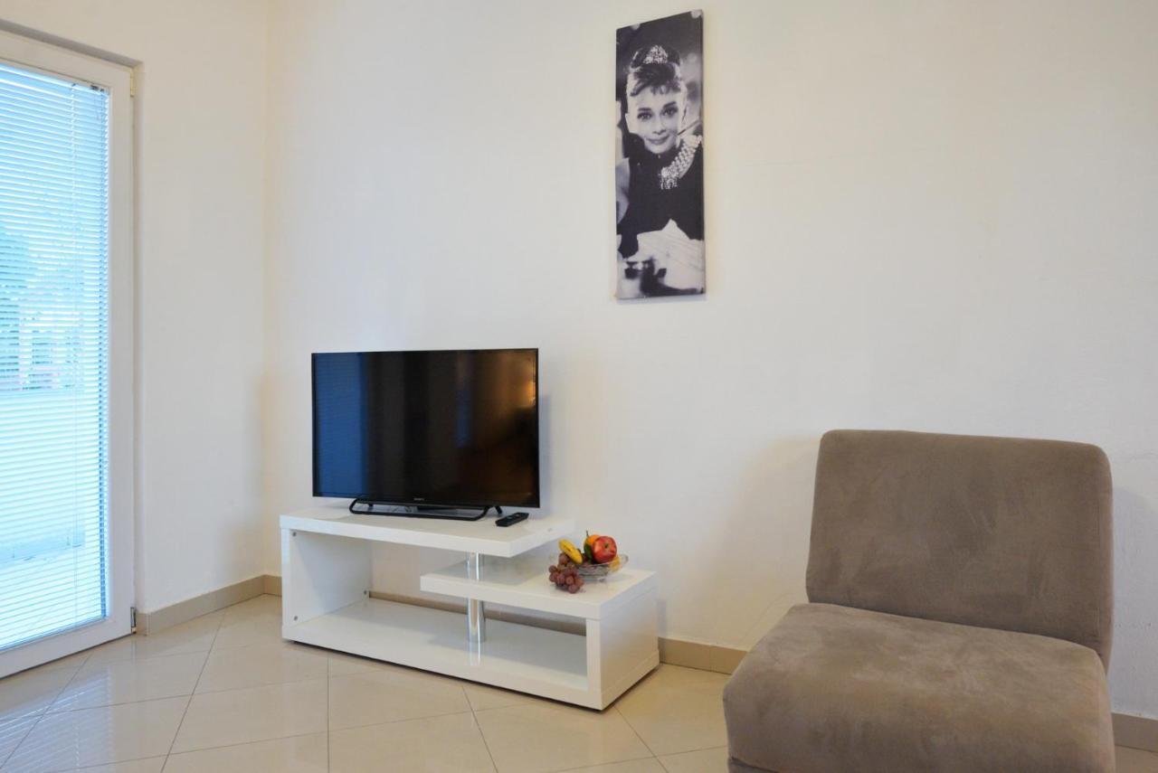 Apartmani Vedrana, Murter Ngoại thất bức ảnh