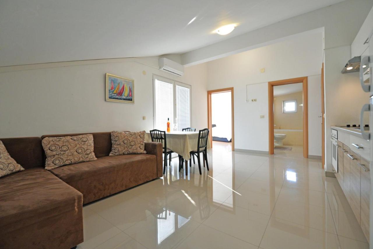 Apartmani Vedrana, Murter Ngoại thất bức ảnh