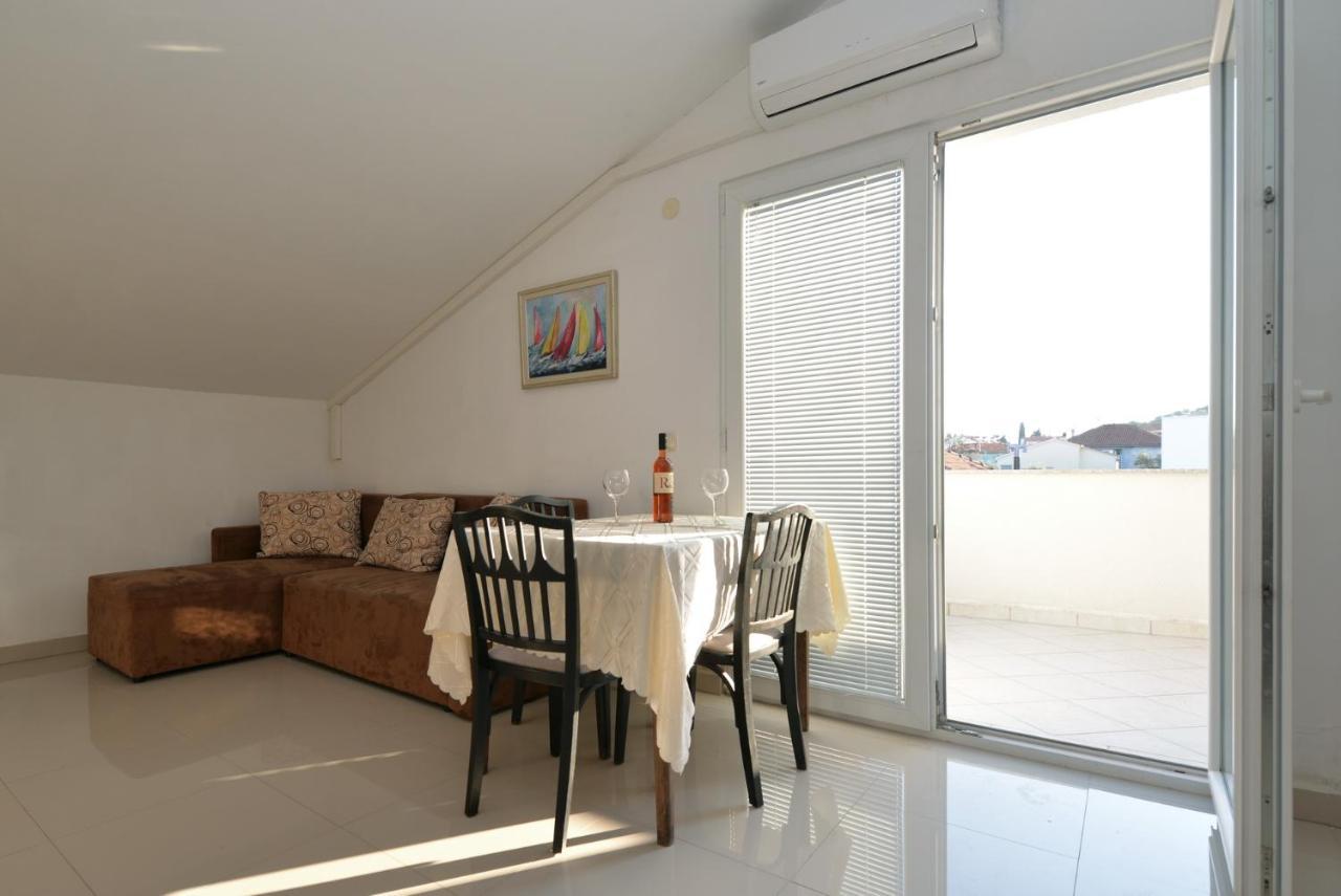 Apartmani Vedrana, Murter Ngoại thất bức ảnh