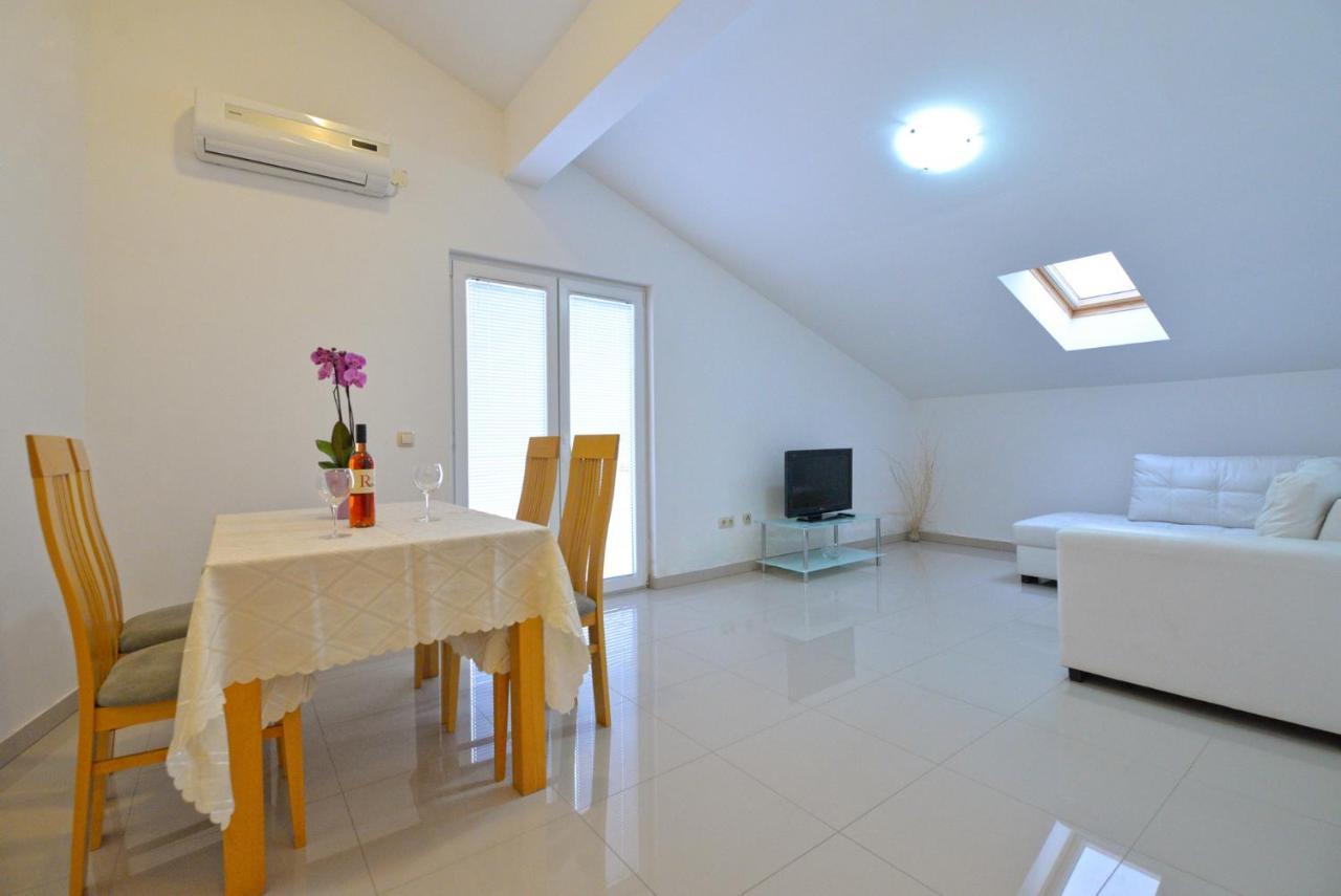 Apartmani Vedrana, Murter Ngoại thất bức ảnh