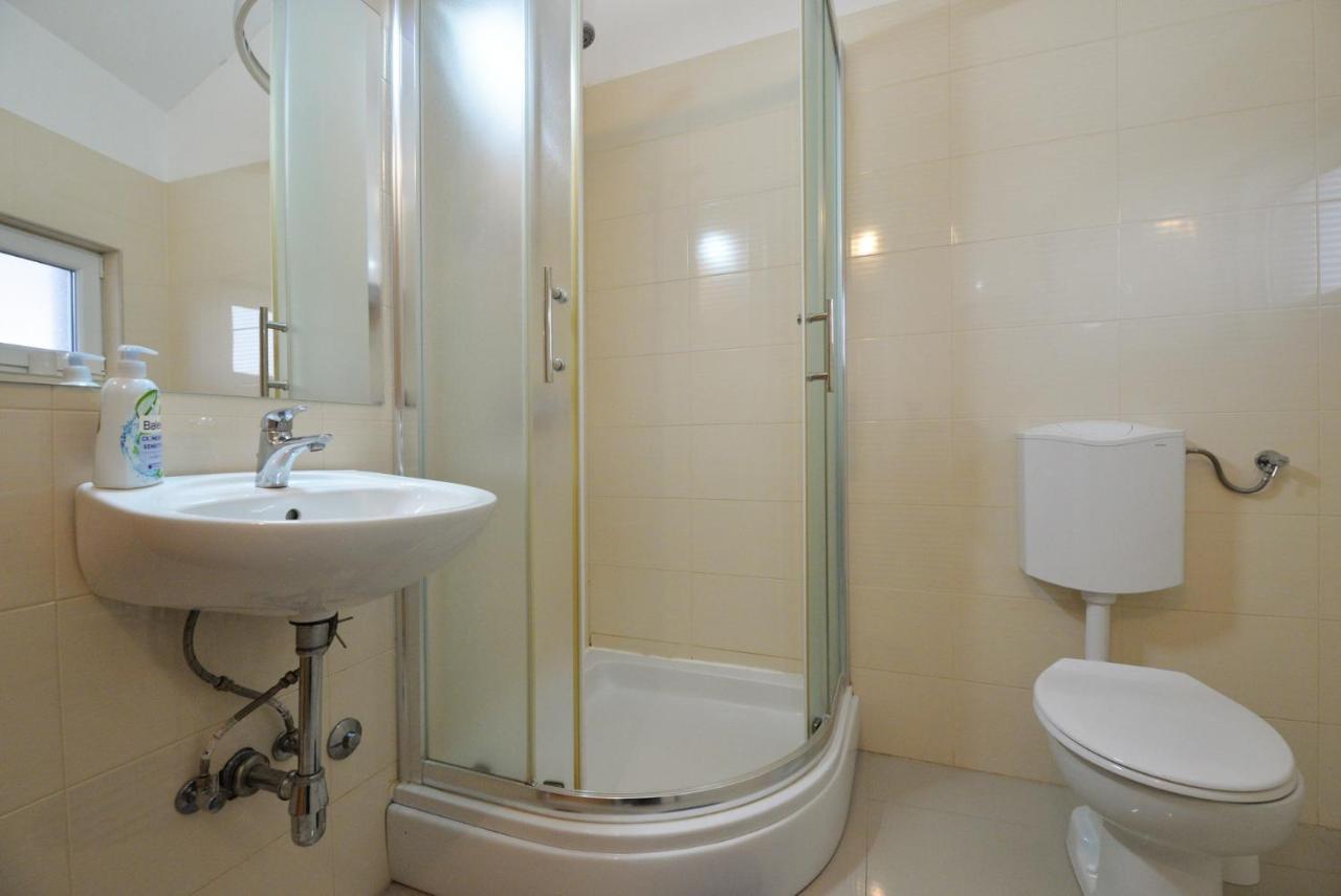 Apartmani Vedrana, Murter Ngoại thất bức ảnh