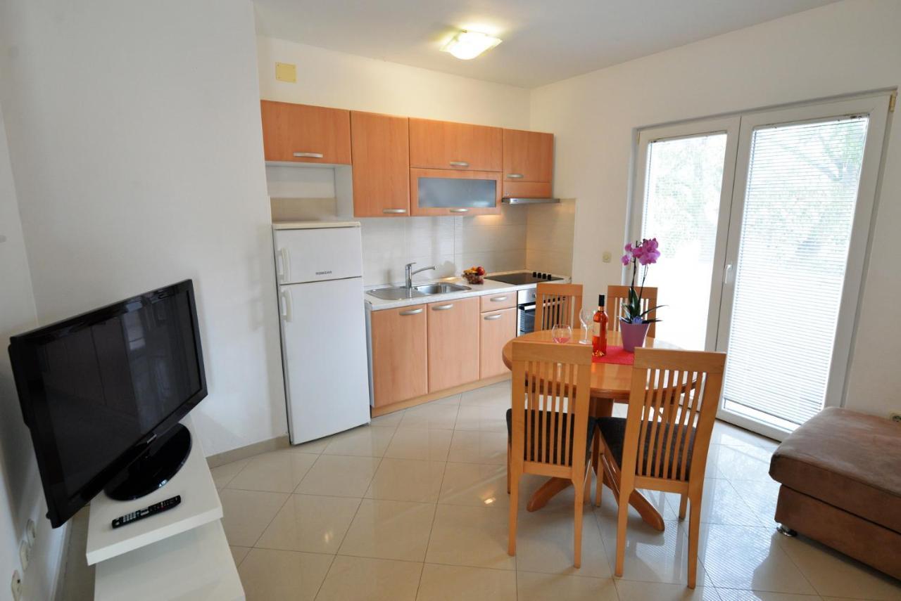 Apartmani Vedrana, Murter Ngoại thất bức ảnh