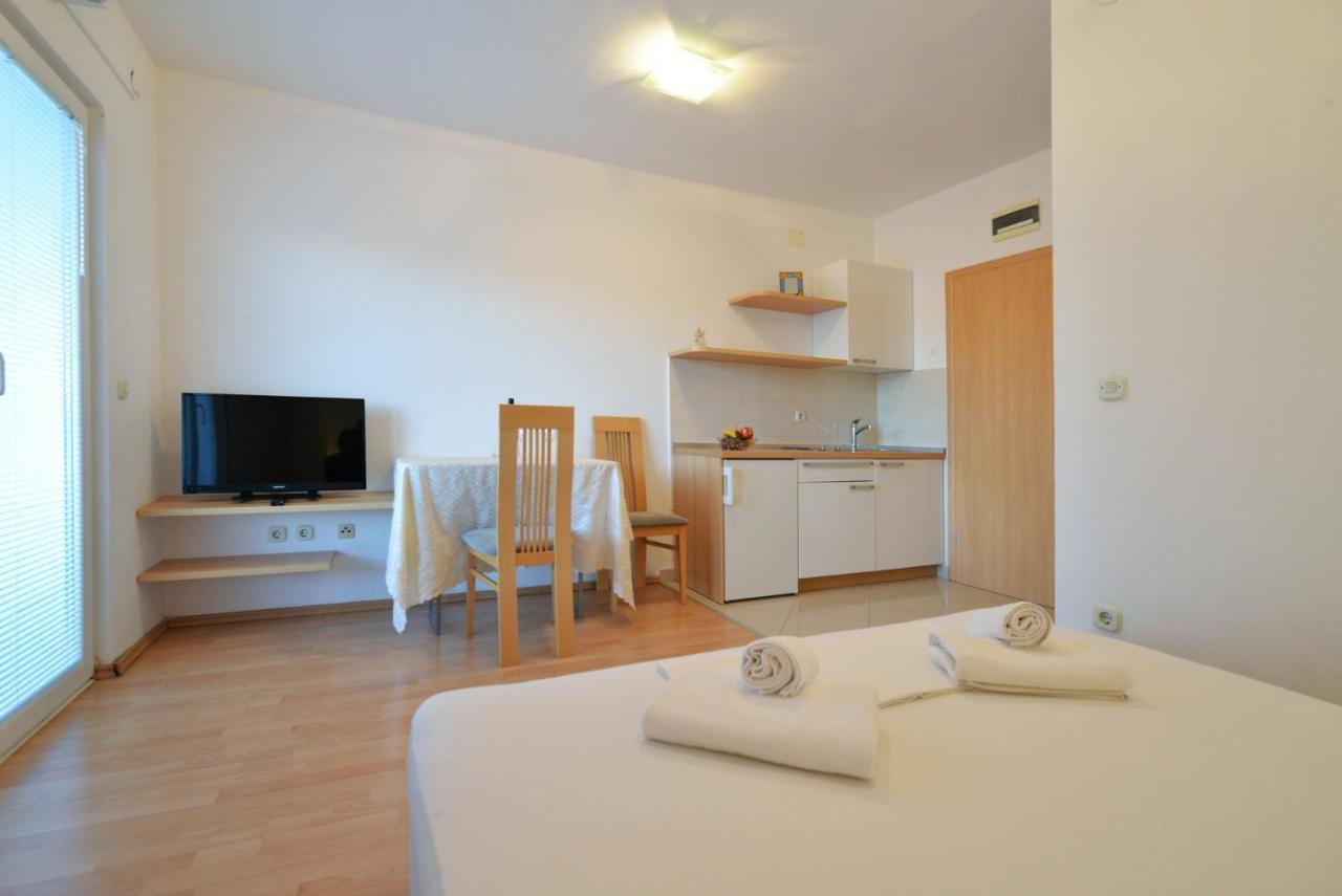 Apartmani Vedrana, Murter Ngoại thất bức ảnh