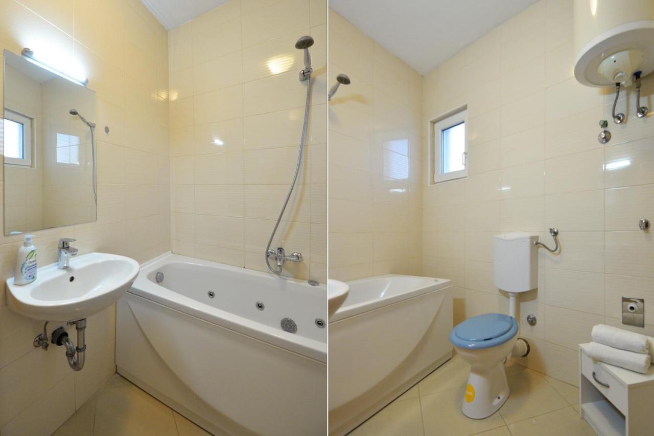 Apartmani Vedrana, Murter Ngoại thất bức ảnh
