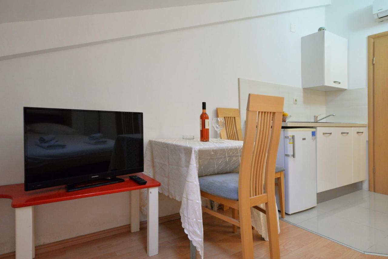 Apartmani Vedrana, Murter Ngoại thất bức ảnh