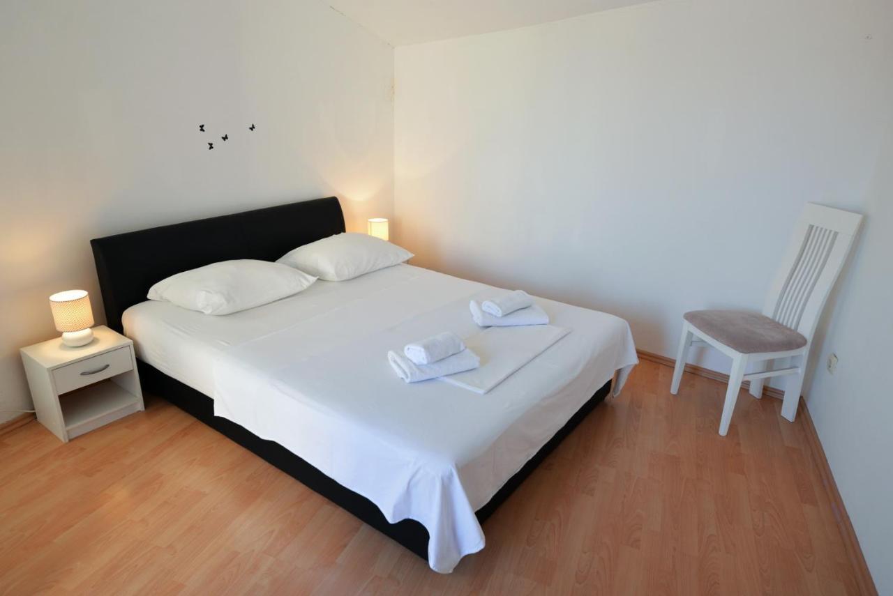 Apartmani Vedrana, Murter Ngoại thất bức ảnh