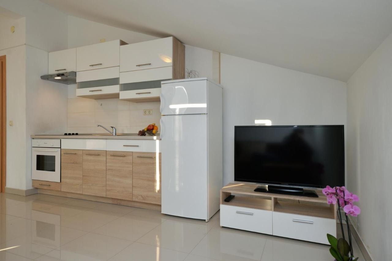 Apartmani Vedrana, Murter Ngoại thất bức ảnh