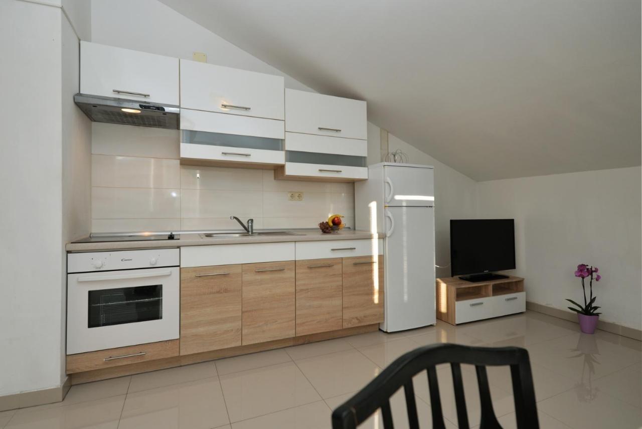 Apartmani Vedrana, Murter Ngoại thất bức ảnh